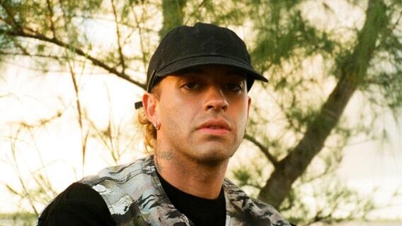 Feid también tiene preferencias por los géneros hip-hop y R&B. Feid también tiene preferencias por los géneros hip-hop y R&B.