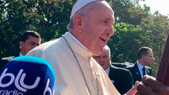 325717_BLU Radio // El papa Francisco rompe el protocolo en Panamá // Foto: BLU Radio