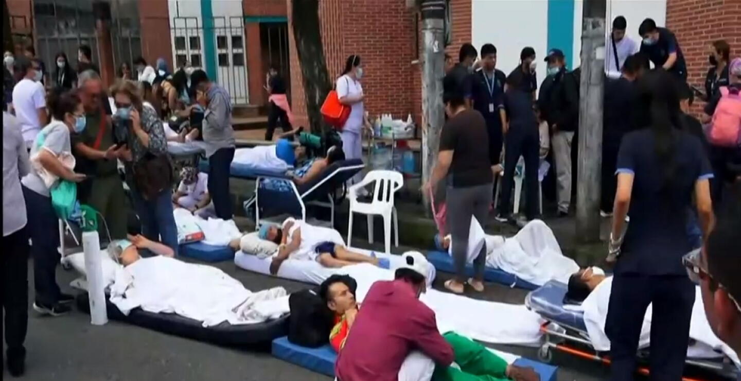 Temblor en Colombia: pacientes de clínicas tuvieron que ser evacuados y atendidos en la calle