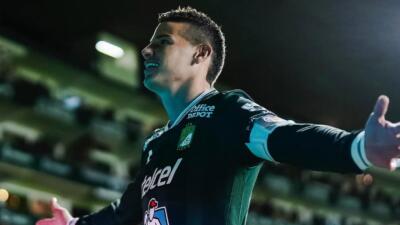 James Rodríguez, capitán y figura de León. 