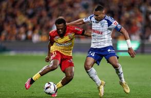 Lens se enfrentó al Estrasburgo por la Ligue 1, de Francia. Lens se enfrentó al Estrasburgo por la Ligue 1, de Francia.