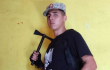 Joven le da 'martillazos' a sus compañeros