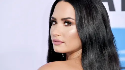 348807_demi.jpg