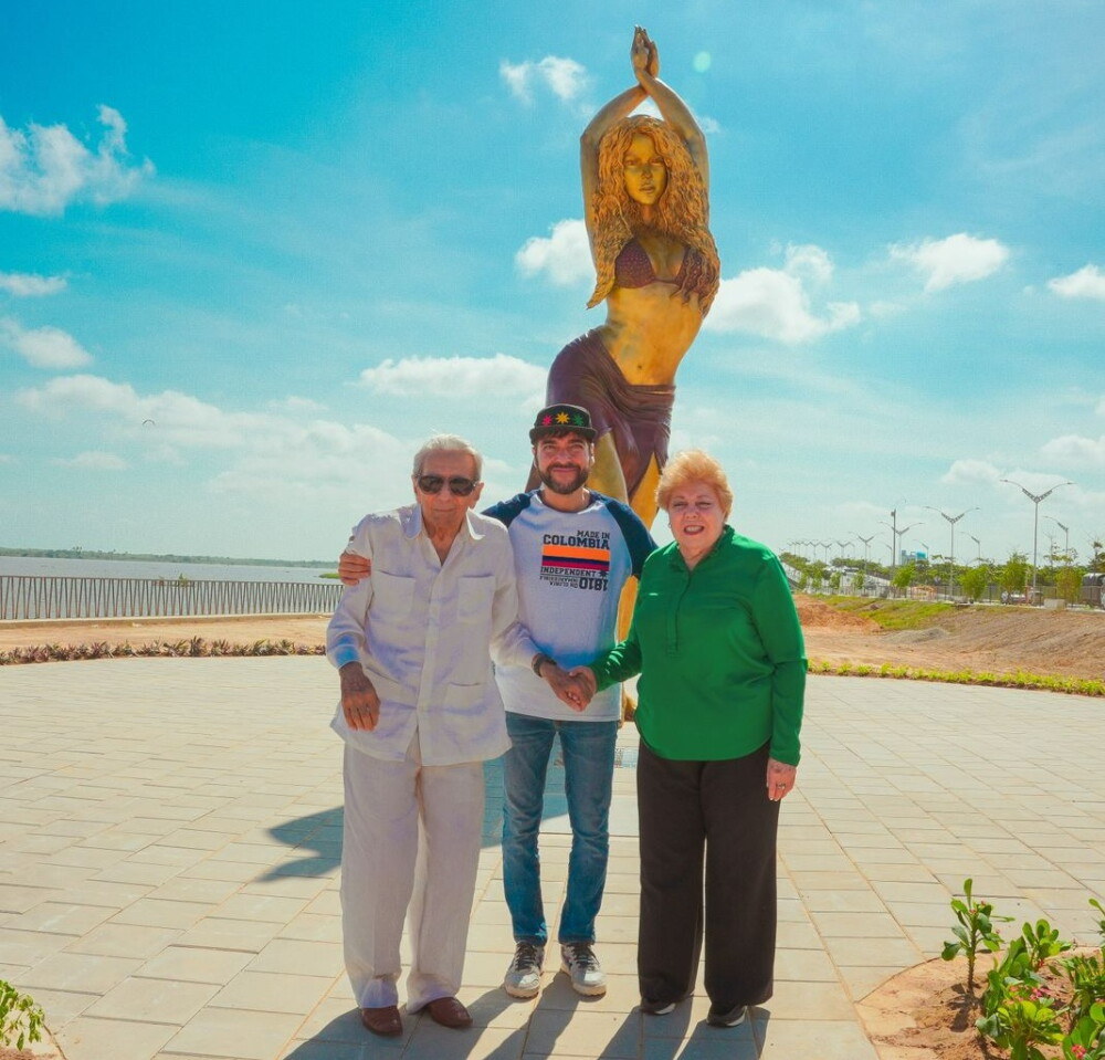 Shakira reacciona emocionada a su estatua en Barranquilla: "Me siento honrada y conmovida" Shakira reacciona emocionada a su estatua en Barranquilla: "Me siento honrada y conmovida"