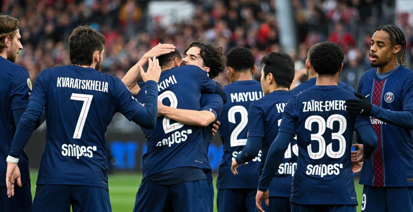 PSG celebrango un gol