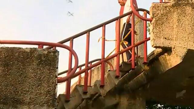 Puente peatonal en Cartagena se convirtió en un peligro para sus usuarios, y no es por los ladrones