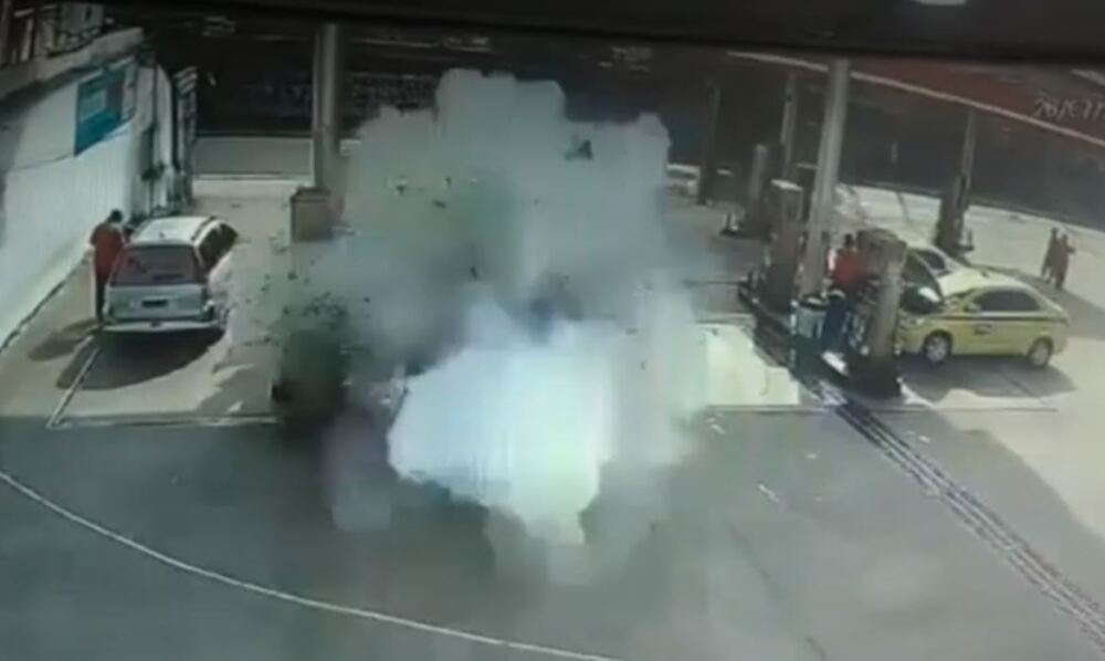 Impresionante explosión en gasolinera quedó captada en una cámara de seguridad | Mundo | NoticiasCaracol