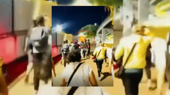 Hinchas ingresaron con un féretro al Américo Montanini en Bucaramanga.jpg