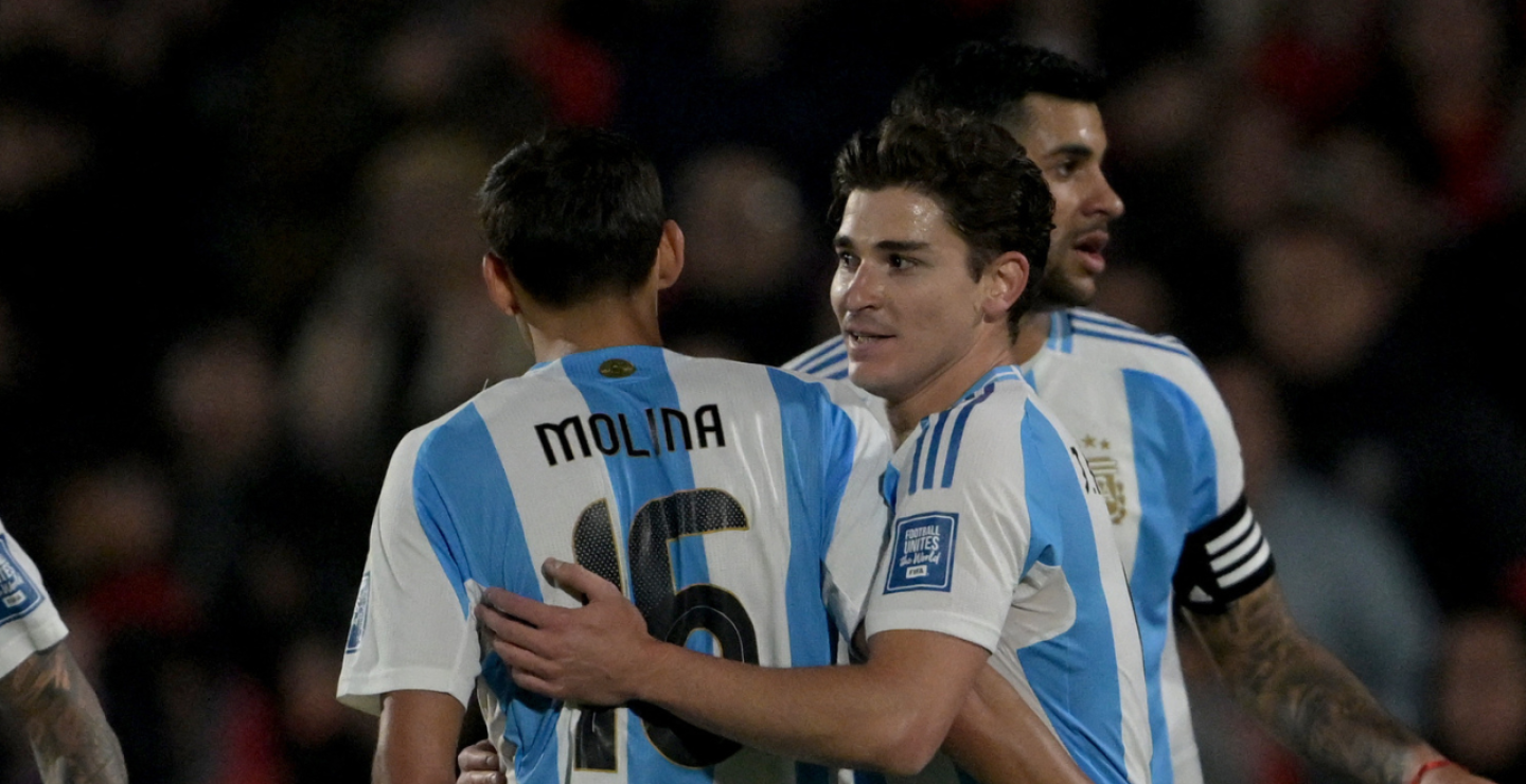 Julián Álvarez celebra su gol con la Selección Argentina contra Chile, por las Eliminatorias Sudamericanas