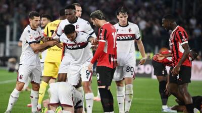 Jhon Lucumí en Milan vs Bolonia, por la final de la Copa de Italia.