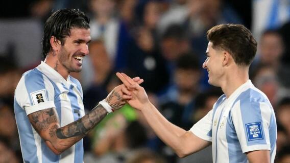 Rodrigo De Paul y Julián Álvarez, campeones del mundo con Argentina en Catar 2022.