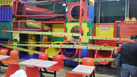 Siete menores lesionados deja caída de juego infantil en restaurante de comida rápida Siete menores lesionados deja caída de juego infantil en restaurante de comida rápida