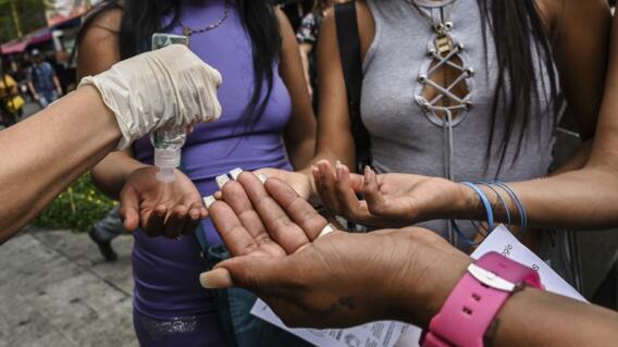 358847_Medidas de protección por coronavirus. Foto: AFP