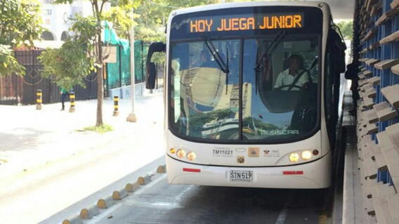 288197_Blu Radio / Bus de Transmetro. Foto: Prensa Transmetro.