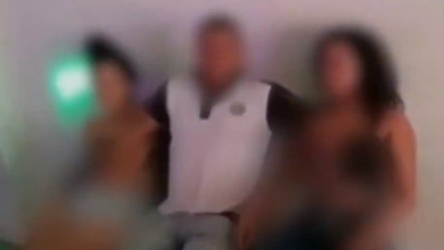 Guerra y rumba en cuarentena: jefe de Los Rastrojos celebraba, con trago y mujeres, combates con ELN
