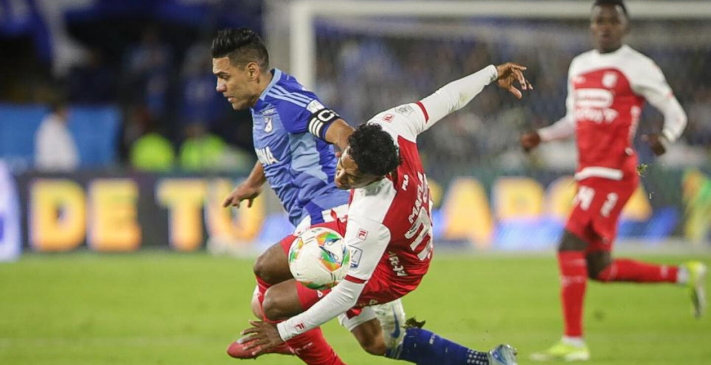 Falcao García en acción de juego en Millonarios vs. Santa Fe por cuandrangulares. 