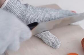 288913_BLU Radio. Guante resistente / Foto: Captura video Cimahub