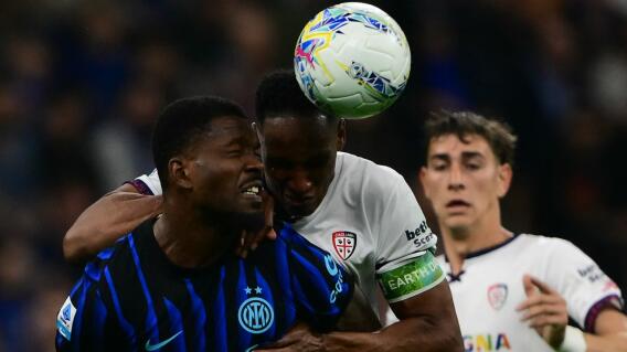 Yerry Mina en Inter de Milán vs. Cagliari en partido de la Serie A. 