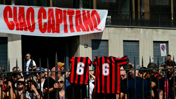 Despedida de Franco Baresi, el legendario capitán del Milan. 