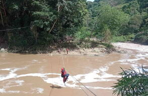 Bomberos de Floridablanca, rescató a persona con marcapaso en e río de oro en Girón