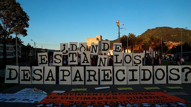 Víctimas exigen renuncia del director del Centro de Memoria Histórica