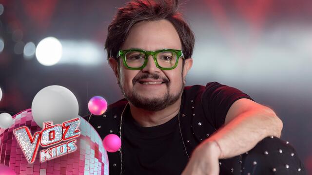 Aleks Syntek habla sobre su colección de lentes en La Voz Kids 2024.