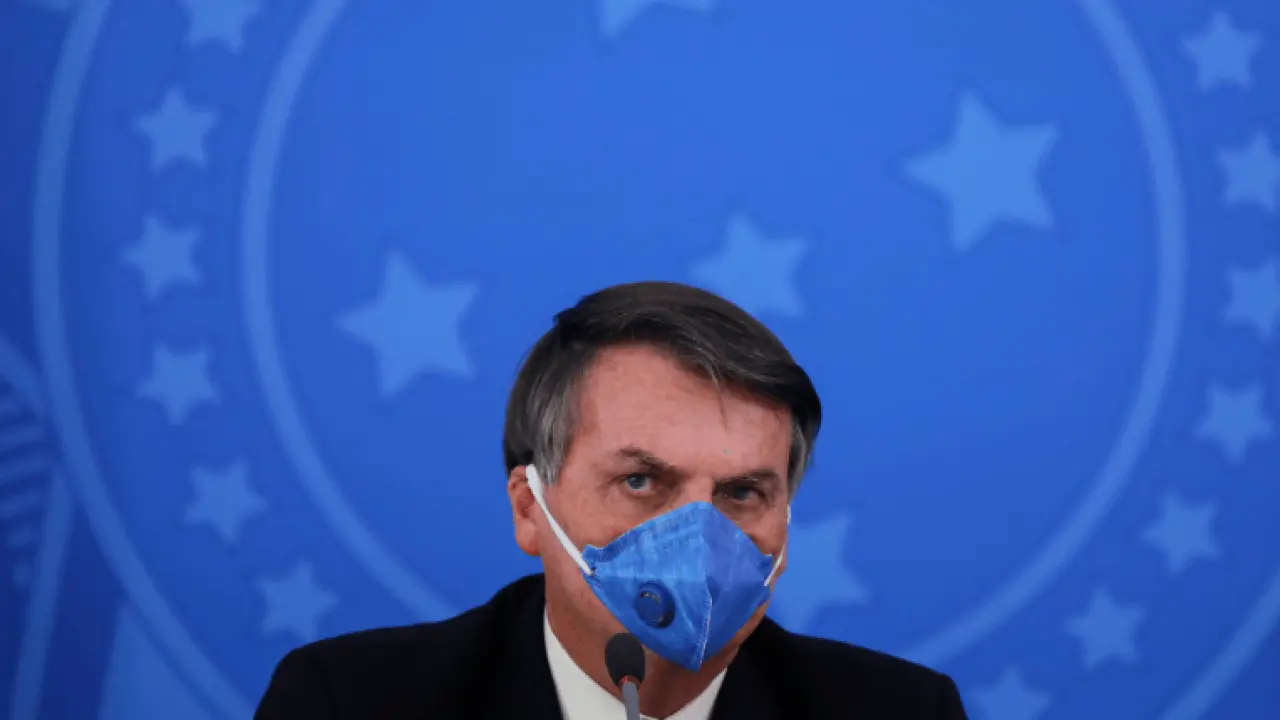 Bolsonaro pasó de decir que el coronavirus era una “gripecita” a ...
