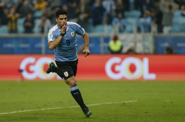 315319_luissuarezcelebrauruguayvsjapon200619afpe.jpg