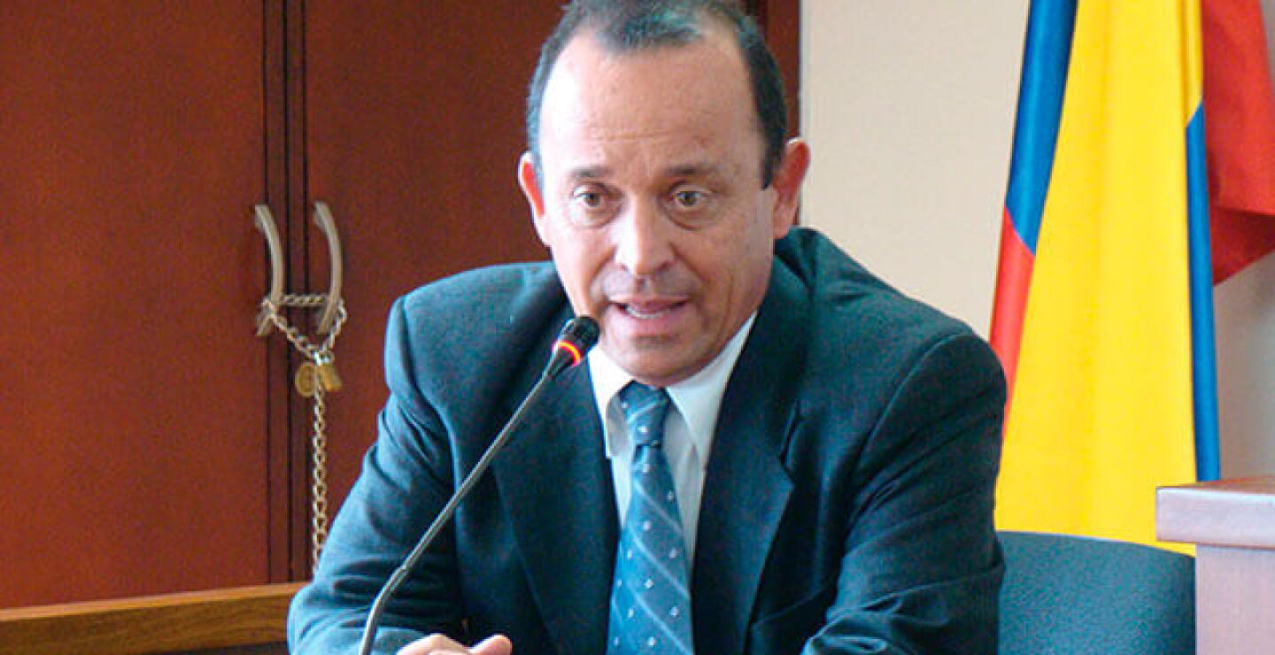santiago-uribe-velez.jpg