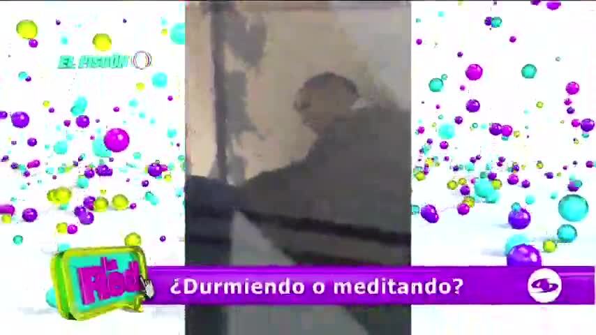 ¡Qué cansancio! Jorge Enrique Abello es descubierto durmiendo, después de grabar La Nocturna