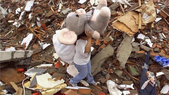 325738_BLU Radio, terremoto en Armenia en 1999 / foto:AFP