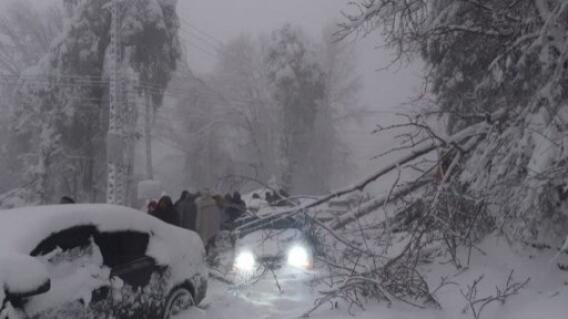 Ya son 22 los turistas muertos en atasco durante una nevada en Pakistán Ya son 22 los turistas muertos en atasco durante una nevada en Pakistán