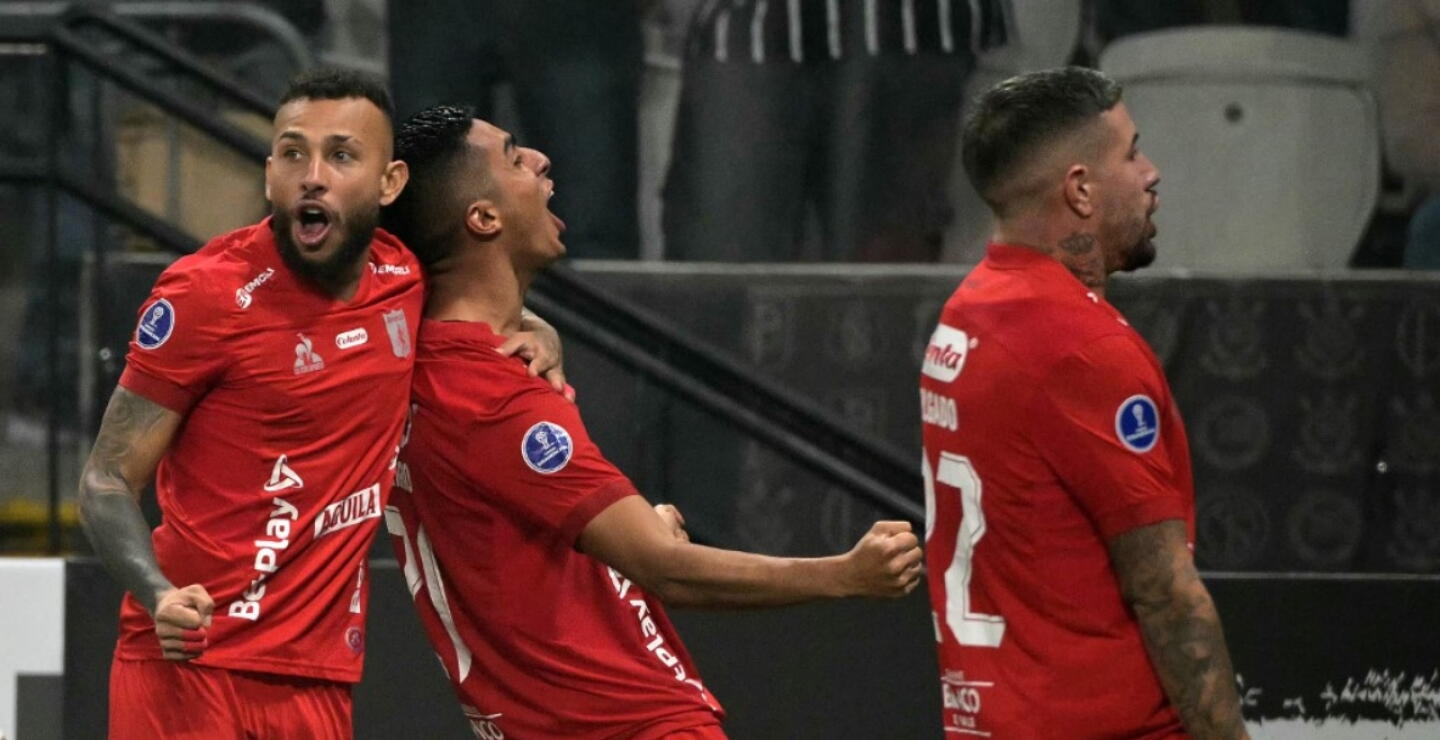 Duván Vegara en un partido con América de Cali en la Copa Sudamericana. 