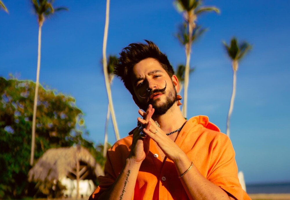 'Ropa cara' Camilo repite la idea de composición expuesta en 'Vida de rico' Shock