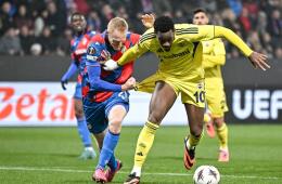 Jhon Durán en Viktoria Plzen vs. Fenerbahçe por Europa League.