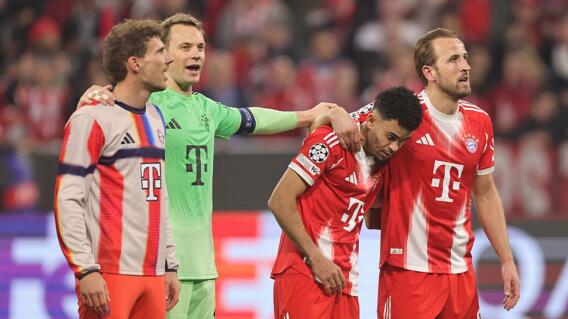 Manuel Neuer junto a Luis Díaz y otros compañeros del Bayern Múnich.