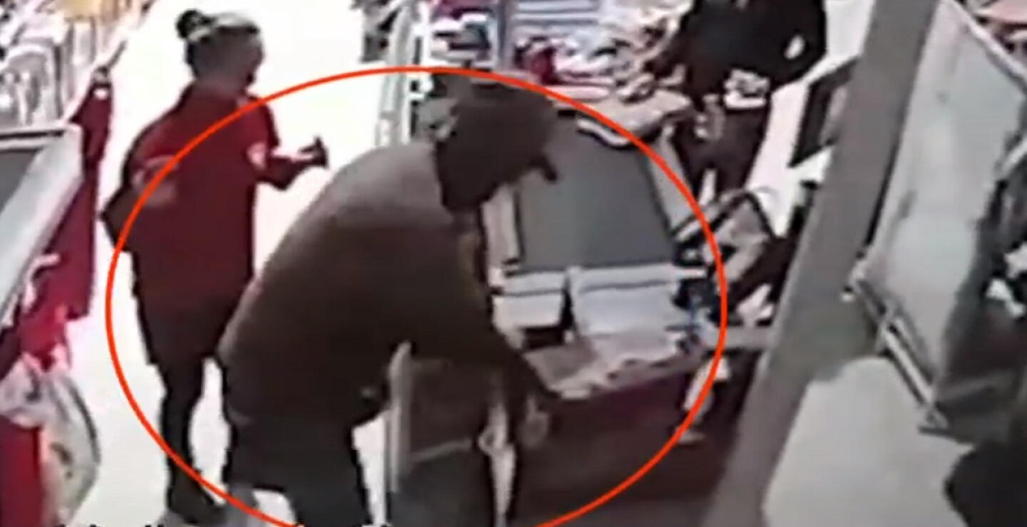 Delincuentes roban a mano armada un supermercado en Usme
