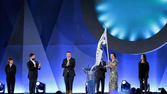 Astrid Rodríguez, ministra del deporte, recibe la bandera de Panam Sports. Astrid Rodríguez, ministra del deporte, recibe la bandera de Panam Sports.