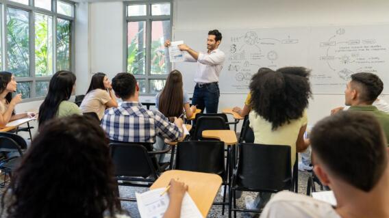 Uno de los pilares del programa es la de los Lectores competentes. Uno de los pilares del programa es la de los Lectores competentes.