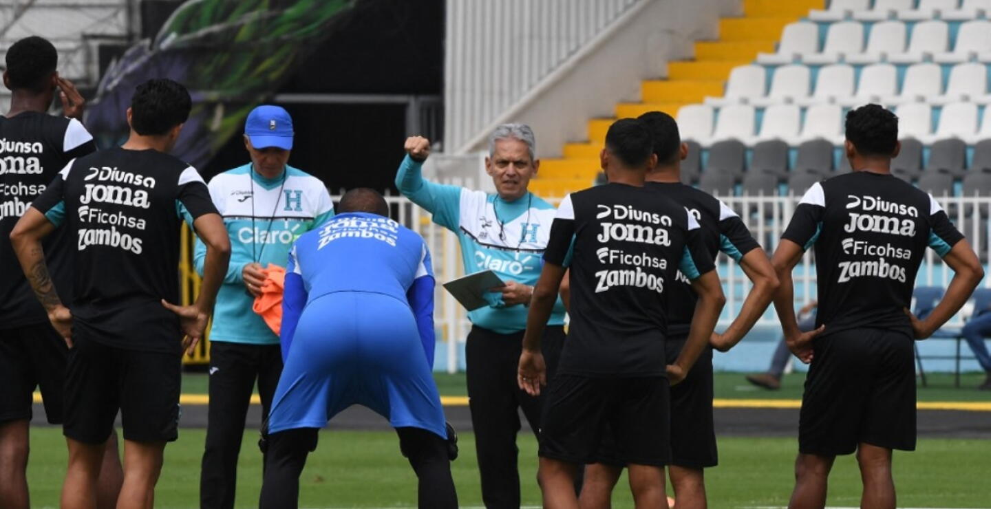 Reinaldo Rueda con la Selección Honduras que busca clasificar al Mundial 2026.