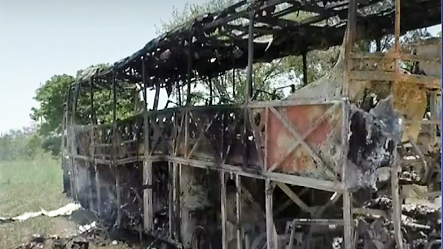 Así quedó bus incinerado por ELN en la Ruta del Sol en Curumaní