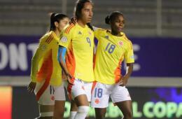Catalina Usme, al fondo, con la Selección Colombia en la Copa América femenina. 
