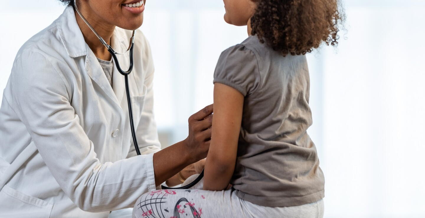 Gremio médico alerta por cierre de servicios pediátricos en Colombia 