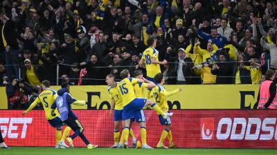 Suecia celebra gol para clasificar al Mundial 2026