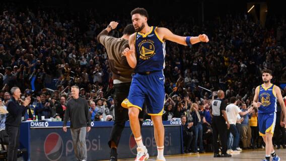 Klay Thompson, #11 de los Golden State Warriors, celebrando en el juego contra Atlanta Hawks. Klay Thompson, #11 de los Golden State Warriors, celebrando en el juego contra Atlanta Hawks.