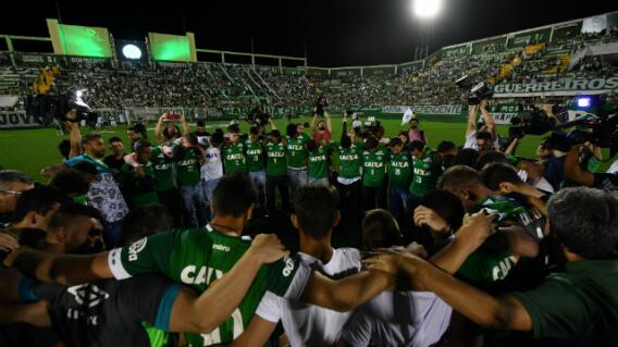271237_chapecoensehomenaje_281117afpe.jpg