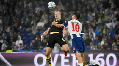 Acción de juego entre Porto y Manchester City por la primera fecha de la Champions League. 