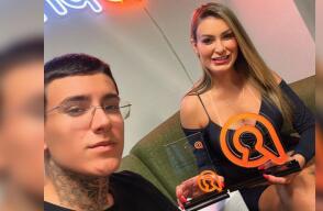 Hijo graba a su mamá teniendo intimidad para la plataforma OnlyFans Hijo graba a su mamá teniendo intimidad para la plataforma OnlyFans