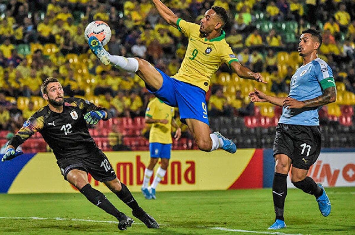 330387_uruguaybrasil060220afpe.jpg