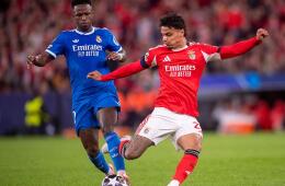 Richard Ríos en acción de juego con Benfica frente al Real Madrid por los 'play-offs' de la Champions League. 